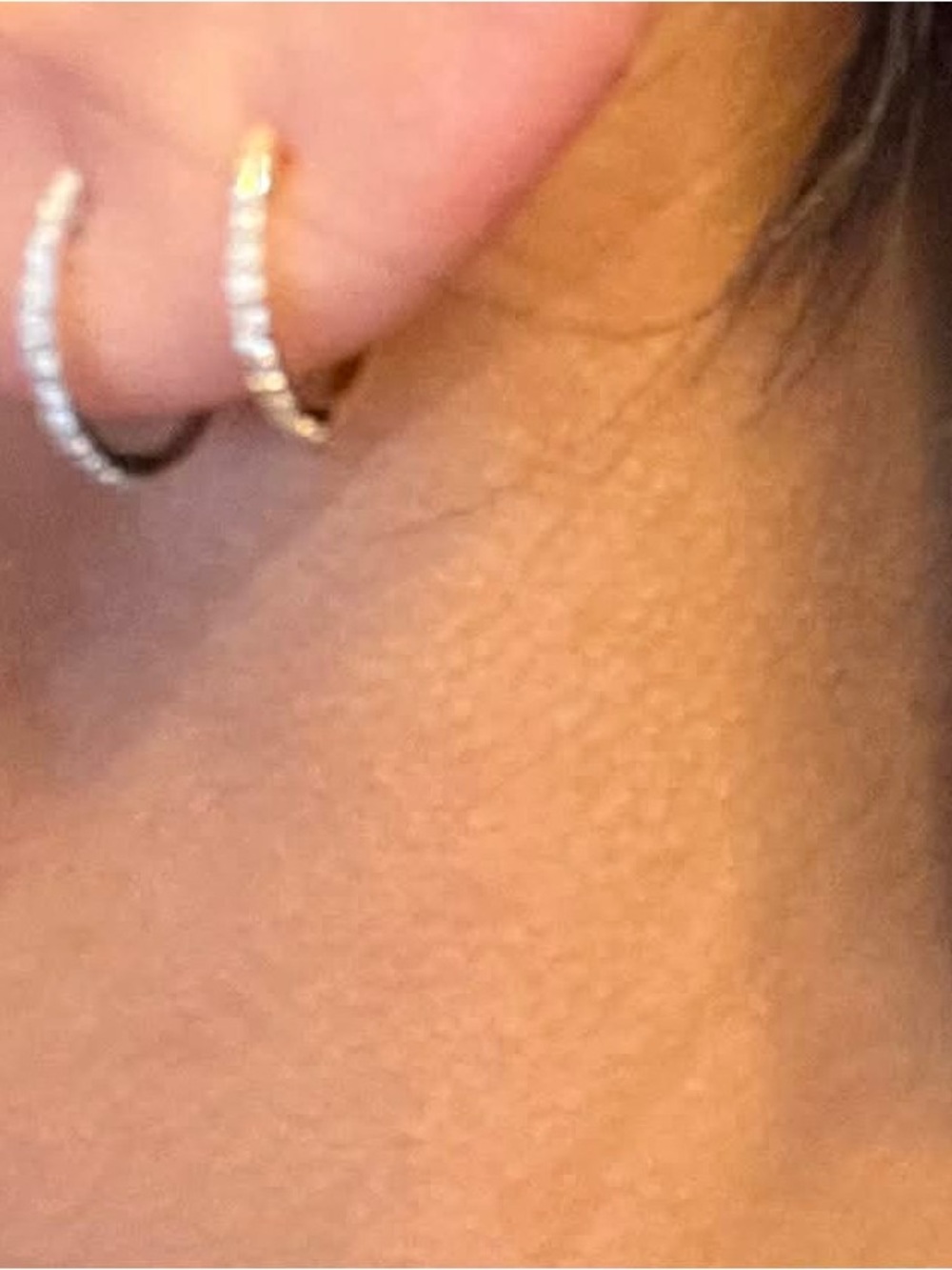 18K yg and wg with natural diamonds huggie hoop earrings